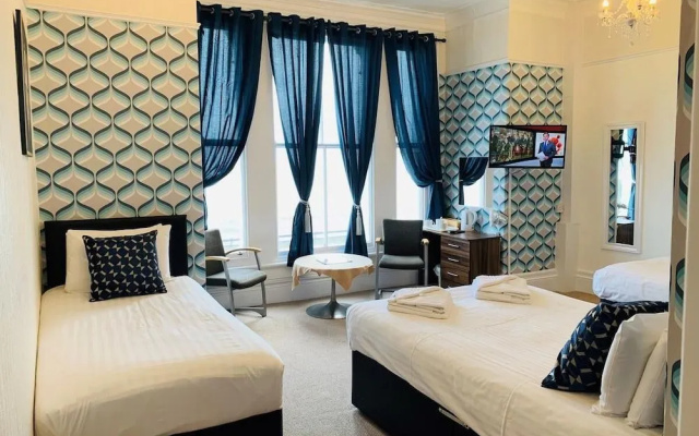 Four Oaks Hotel