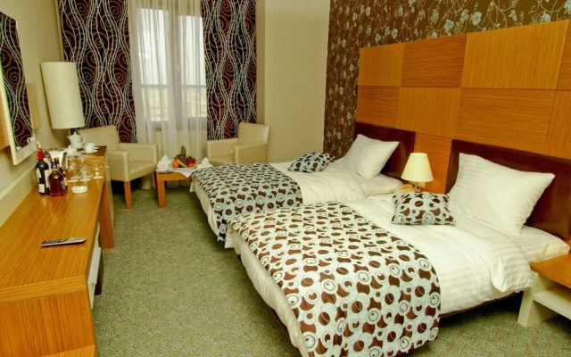 Grand Nur Plaza Hotel