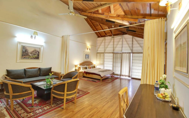 Neelesh Inn - Luxury Lake View Hotel With Swimming Pool On Bhimtal Lake