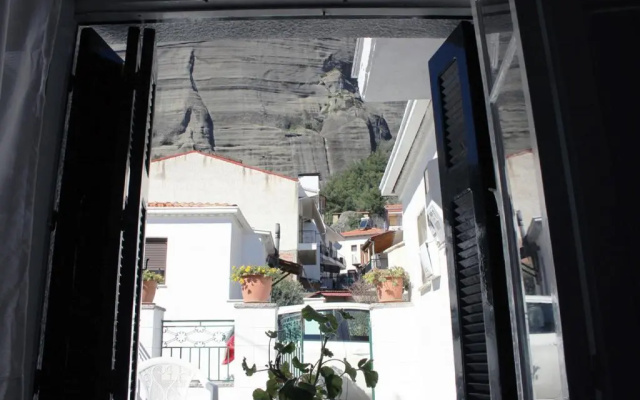 Meteora Mansion - Traditional Apt 3BD - Rocks View