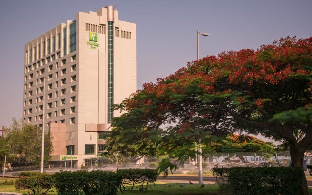 Отель Holiday Inn Select Гвадалахара вид на фасад