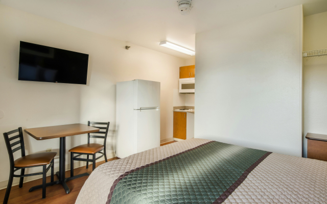 HomeTowne Studios By Red Roof Denver - Glendale/ Cherry Creek