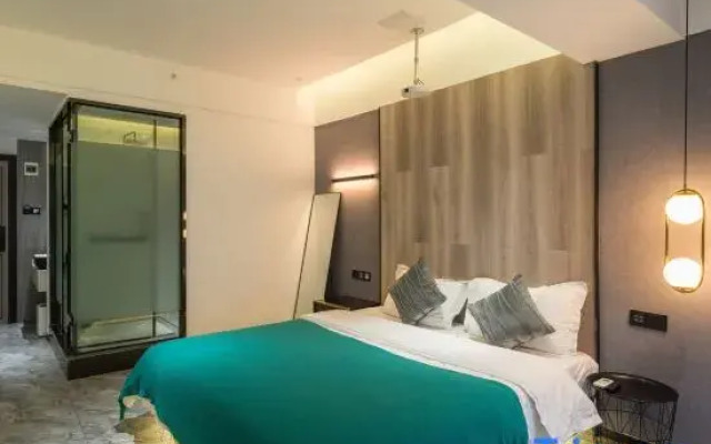 Moye Light Luxury Hotel (Wuyi Square IFS International Financial Center)