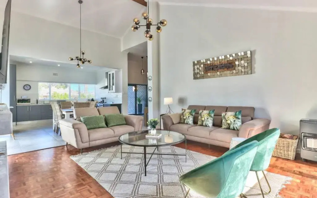 Family Home, WiFi, Patio, Secure Parking