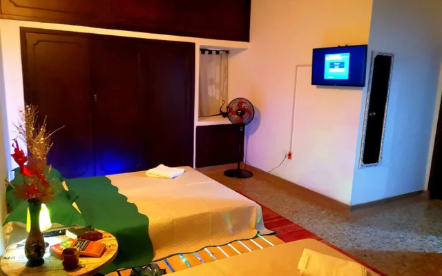 Green Door Boutique - Hostel