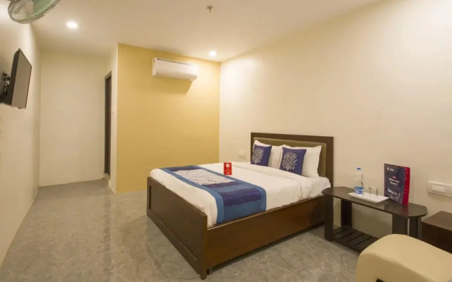 Sree Chandana Hotel by OYO Rooms