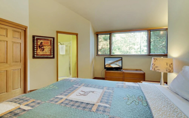 Ski Access and Resort Features - Charming Outdoor Haven
