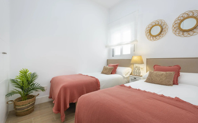 Lovely 3-bedroom Apartment Near Alameda Juan Rabadan I