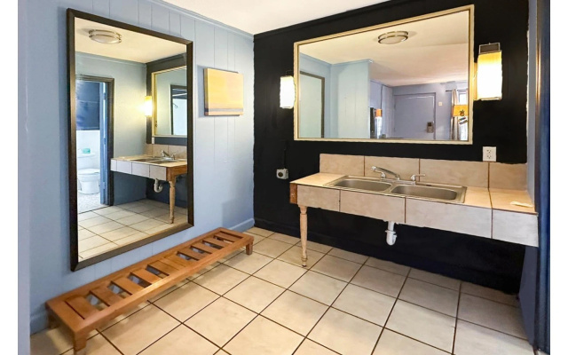 Luxury Inn By OYO Albany