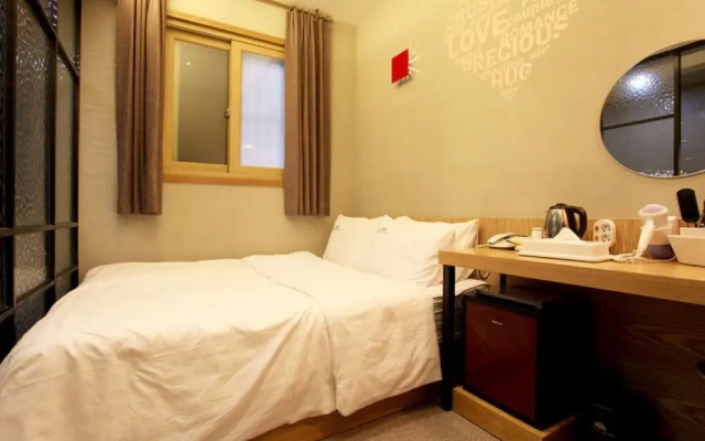 Sinchon Localfriends Hotel