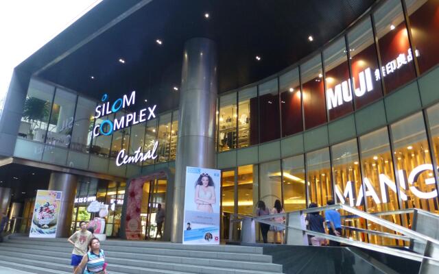 Отель D Varee Xpress Pula Silom Таиланд, Бангкок - отзывы, цены и фото номеров - забронировать отель D Varee Xpress Pula Silom онлайн вид на фасад
