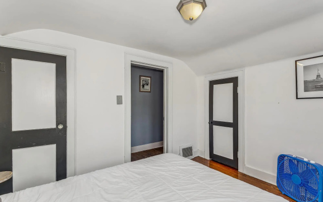 Cute, Cozy and Cheerful 3 Bedroom House!