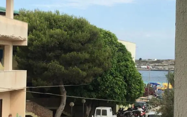 2 camere 50 passi dal mare