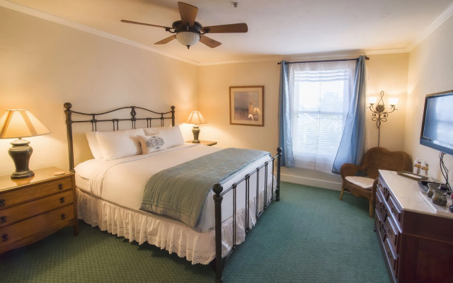 Gilbert Inn Seaside