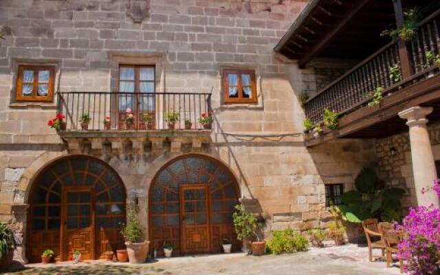 Отель Casa Velarde вид на фасад