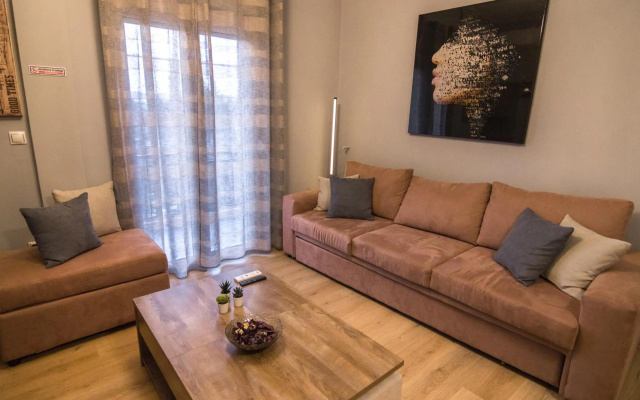 Luxury suite 10’ from the center