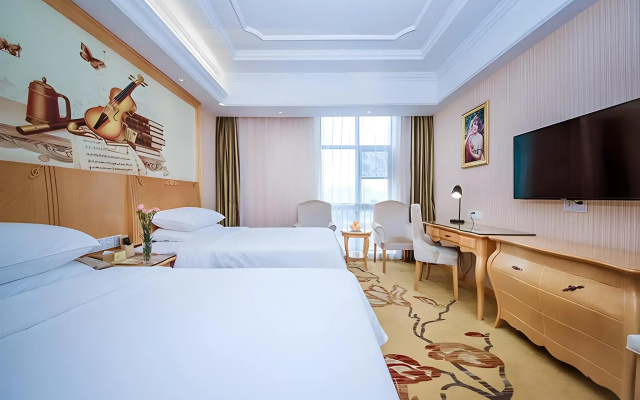 Vienna International Hotel (Wuhan East Railway Station Huanglongshan Metro Station)