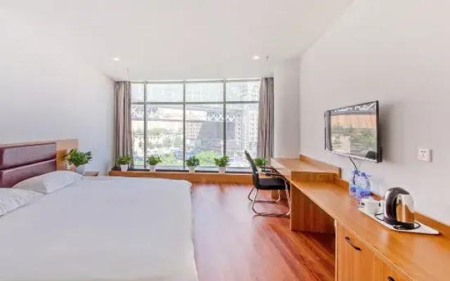 Pai Hotel  (Shijiazhuang Zhaiying South Street Sky Garden Store)