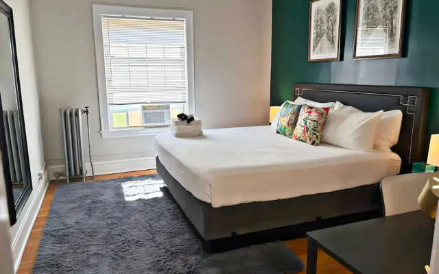 Perfectly Located 1BR - Hinman D2