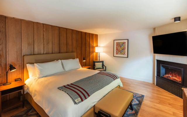 Отель Historic Rocky Waters Inn, A Small Luxury Hotel