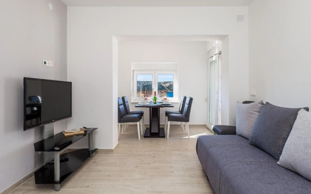 Awesome Apartment in Stara Novalja With 2 Bedrooms and Wifi