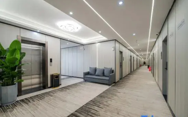 Zsmart Hotel (Zaohe Subway Station Soubao Center)