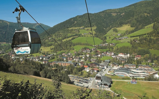 Alpine Chalet in Sankt Oswald near Ski Lift