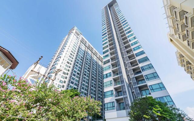 Отель The Base Central Pattaya By Favstay Паттайя вид на фасад