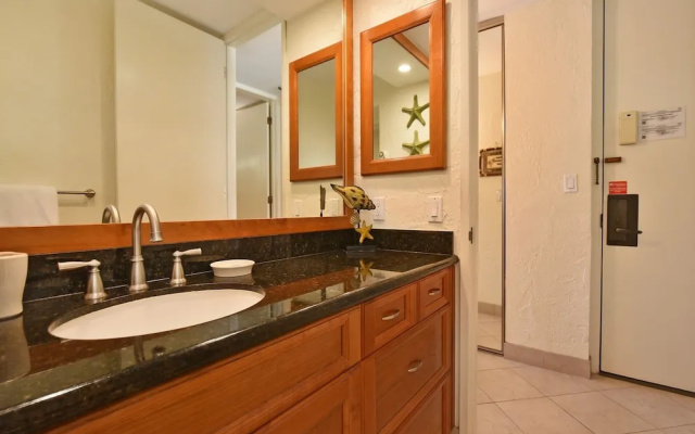 Papakea #e207 1 Bedroom Condo by RedAwning