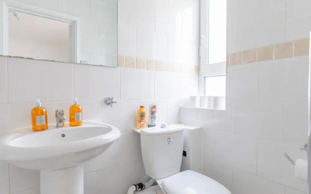 Spacious 3BD Flat, Close to Tube - Fulham!