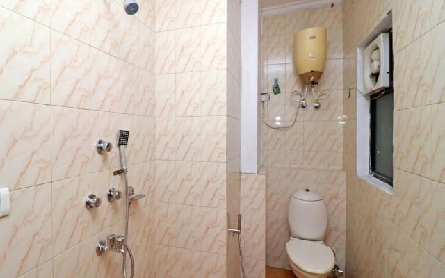 Hotel Feather By OYO Rooms