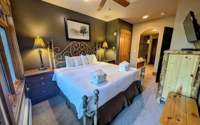 Lone Eagle 3001 by SummitCove Vacation Lodging