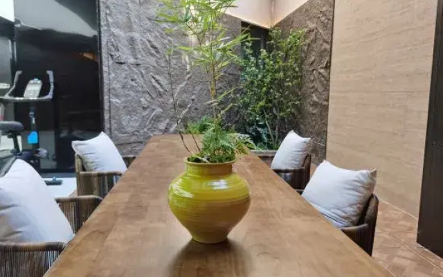 Qingmu Zhuji Hotel (Wanda Yintai City Branch)