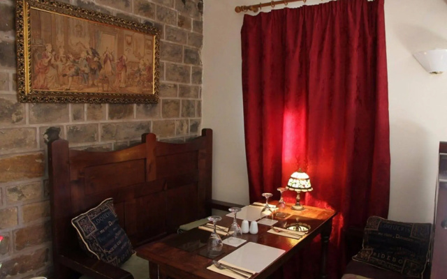 The Jug and Glass Inn