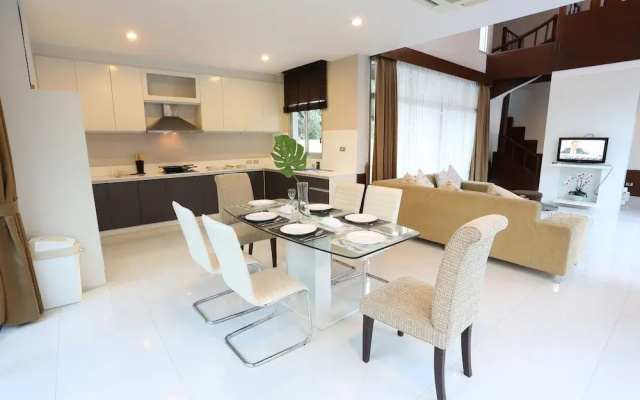 AnB Pool Villa 3BR Glass House in Pattaya