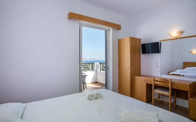 Lambis Studios & Apartments
