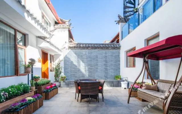 Lijiang Yueyue Meisu (Lijiang Ancient City Dashuiche Branch)