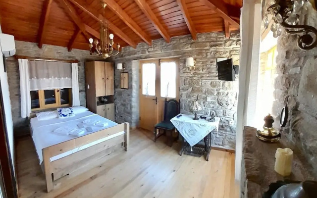 Sari Keçi̇ Taş Otel