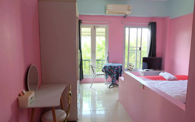 OYO 75429 '101 Place Navanakorm'