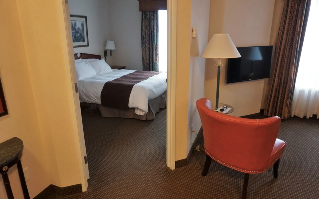 River Hills Hotel