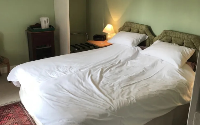 Lower Buckton Country House - Sleeps 12
