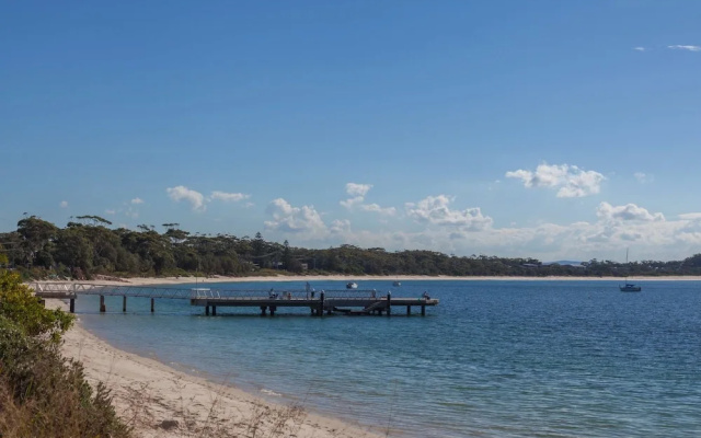 Castaways Unit 1, 17 Shoal Bay Road