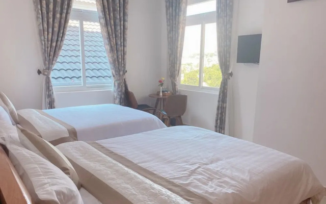Thu Hien Hotel – Near the Market with Projector