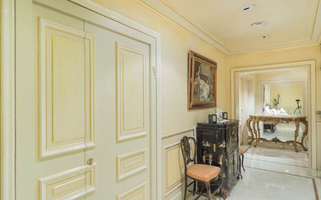 Отель Foch - Champs Elysées, 60m2 Suites in Paris вид на фасад
