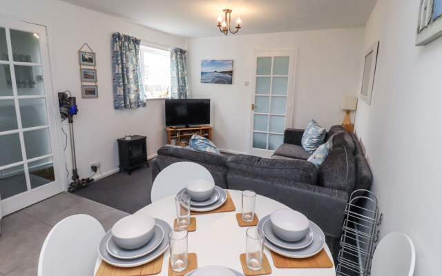 51 Longstone Park