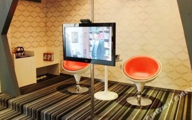 Zhiling Homestay (Five Star Street City Center)
