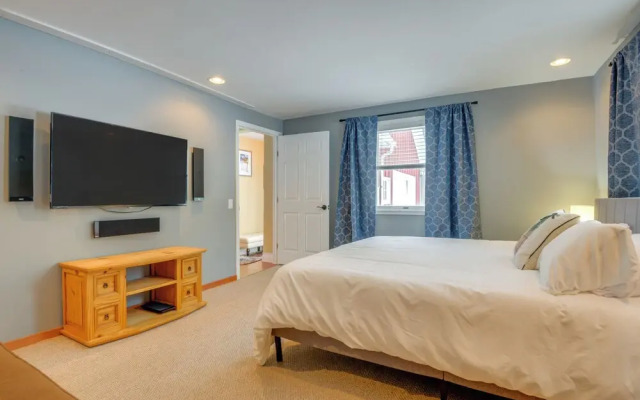 Golf, Hike & Unwind: Spacious Dover Retreat!