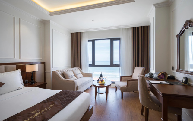 Monarque Hotel