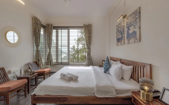 CosmicStays Afita Mohari-Solar Powered Lakehouse