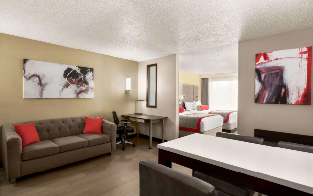 Ramada by Wyndham Suites Orlando Airport